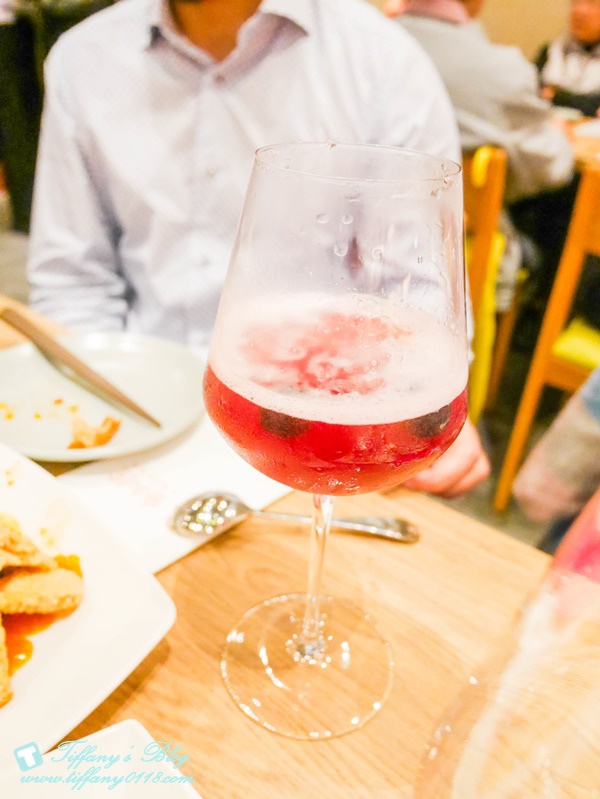 [美食.台北] 叁和院台灣風格飲食(參和院三店/大直形象店)台菜餐廳。繼微風南京店推出龍捲風排骨飯後再推出大直店限定的水噹噹鹹水雞~刺蝟叉燒包跟超級大力菇還有彩虹銀絲卷都超吸晴!!