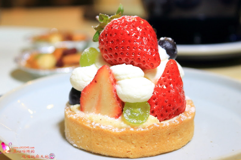 高雄新興區︱口口好吃工作室　吃過嗎？有著梔子花香的彩虹乳酪蛋糕～