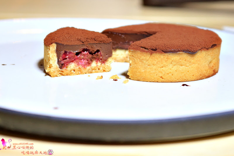 高雄新興區︱口口好吃工作室　吃過嗎？有著梔子花香的彩虹乳酪蛋糕～