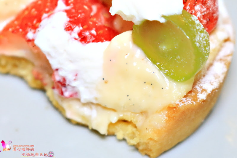 高雄新興區︱口口好吃工作室　吃過嗎？有著梔子花香的彩虹乳酪蛋糕～