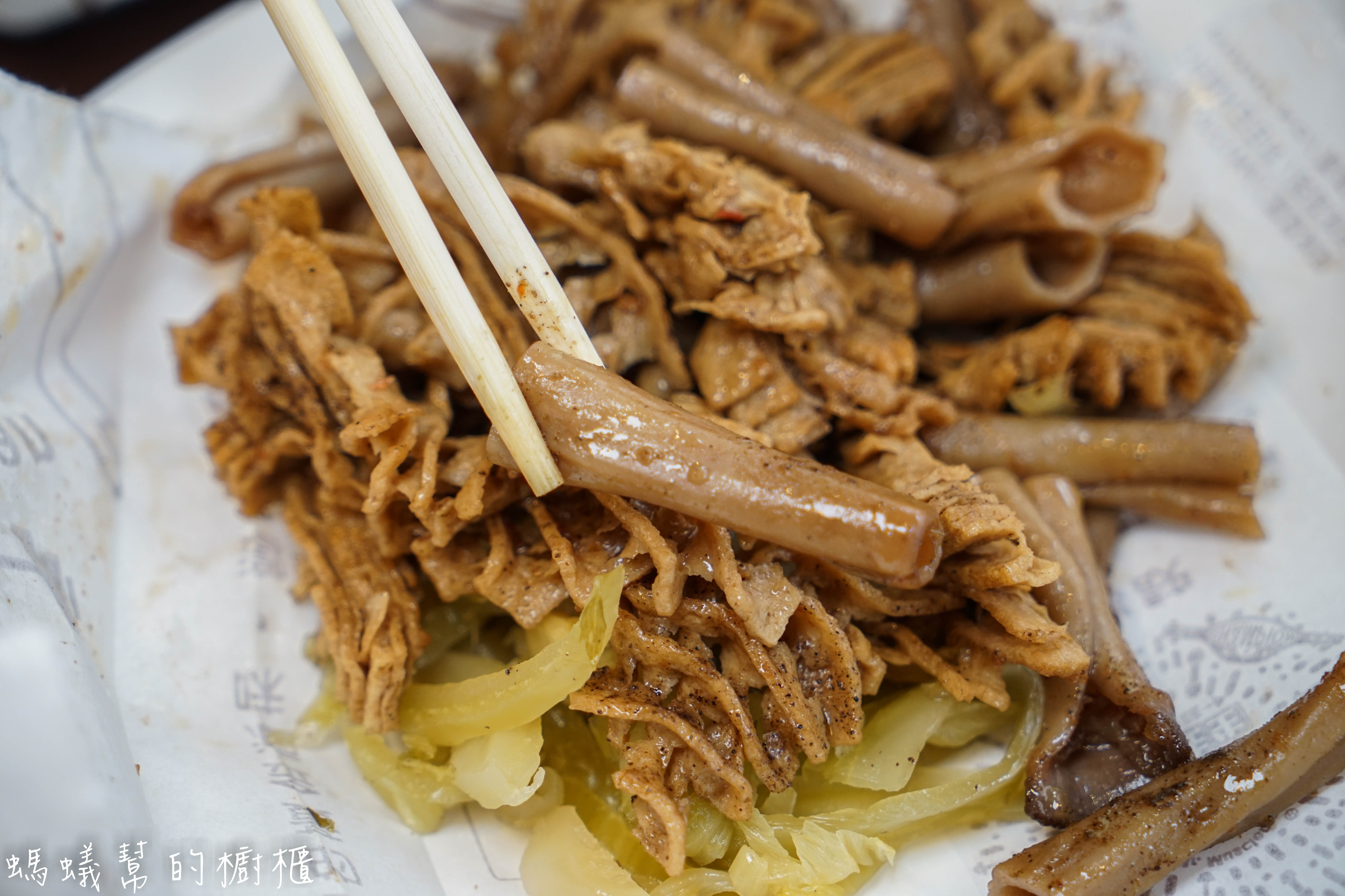 健美先生激炸滷味|台中一中街私房美味小吃，先滷後炸口感讓人越吃越上癮！食尚玩家跟旅行應援團推薦。 - 螞蟻幫的櫥櫃
