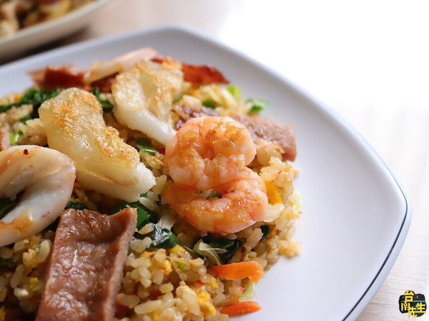 台南海鮮炒飯／海陸饗宴一次滿足／當日採買新鮮食材／現點現做趕時間不要來／庭園式空間綠意盎然／連外國人都愛吃