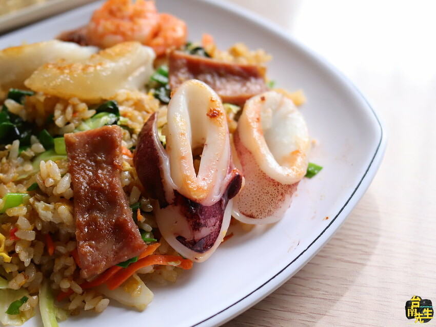台南海鮮炒飯／海陸饗宴一次滿足／當日採買新鮮食材／現點現做趕時間不要來／庭園式空間綠意盎然／連外國人都愛吃
