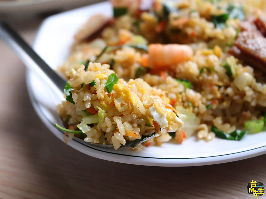 台南海鮮炒飯／海陸饗宴一次滿足／當日採買新鮮食材／現點現做趕時間不要來／庭園式空間綠意盎然／連外國人都愛吃