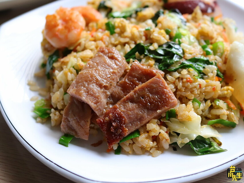 台南海鮮炒飯／海陸饗宴一次滿足／當日採買新鮮食材／現點現做趕時間不要來／庭園式空間綠意盎然／連外國人都愛吃