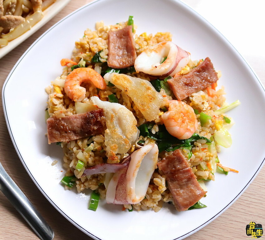 台南海鮮炒飯／海陸饗宴一次滿足／當日採買新鮮食材／現點現做趕時間不要來／庭園式空間綠意盎然／連外國人都愛吃