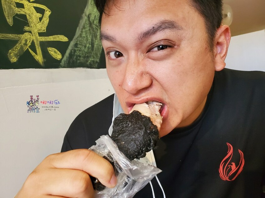 炸到黑嚕嚕的炸全雞~拿回家大家都以為是燒焦了*哪哪麻*