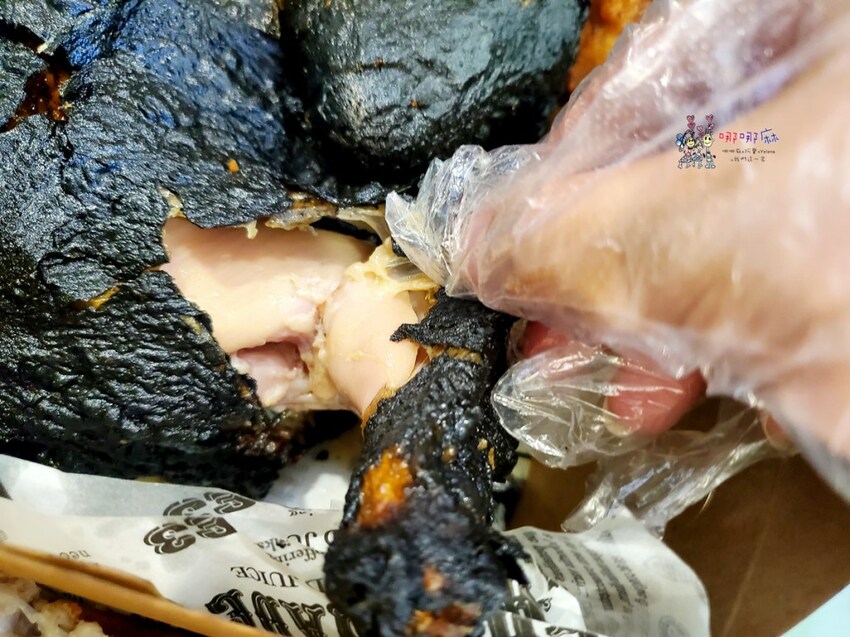 炸到黑嚕嚕的炸全雞~拿回家大家都以為是燒焦了*哪哪麻*