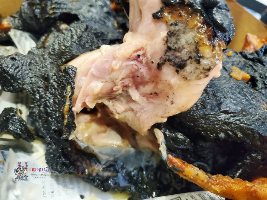 炸到黑嚕嚕的炸全雞~拿回家大家都以為是燒焦了*哪哪麻*