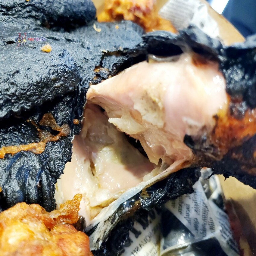 炸到黑嚕嚕的炸全雞~拿回家大家都以為是燒焦了*哪哪麻*