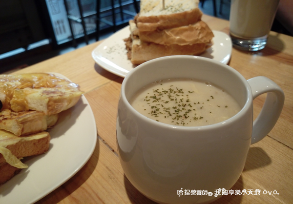 【台北信義】《豐滿信義世貿店》美式風格早午餐、下午茶,種類選擇豐富,悠閒地渡過午後時光吧❤近捷運台北101/世貿站
