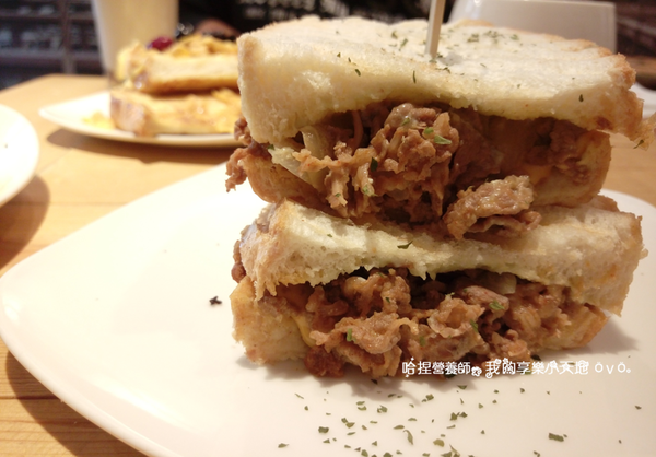 【台北信義】《豐滿信義世貿店》美式風格早午餐、下午茶,種類選擇豐富,悠閒地渡過午後時光吧❤近捷運台北101/世貿站