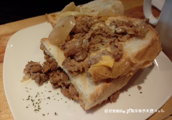 【台北信義】《豐滿信義世貿店》美式風格早午餐、下午茶,種類選擇豐富,悠閒地渡過午後時光吧❤近捷運台北101/世貿站