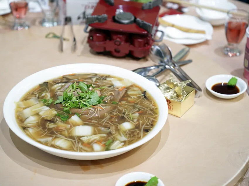 高雄尾牙分享│高雄展覽館辦桌盛宴│龍蝦禮物盒太吸睛│洪廚喜宴