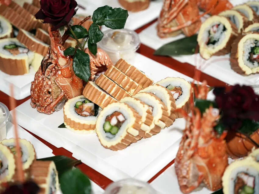 高雄尾牙分享│高雄展覽館辦桌盛宴│龍蝦禮物盒太吸睛│洪廚喜宴