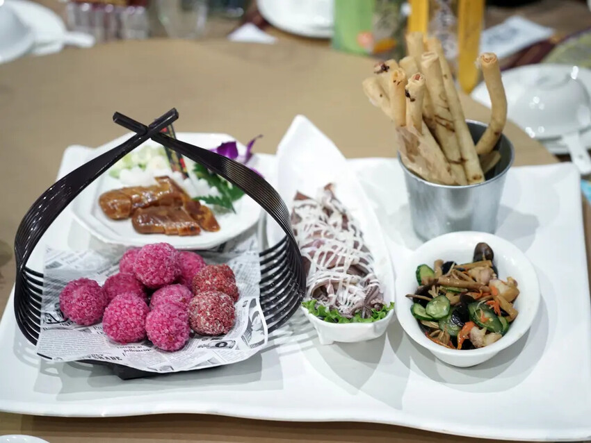 高雄尾牙分享│高雄展覽館辦桌盛宴│龍蝦禮物盒太吸睛│洪廚喜宴