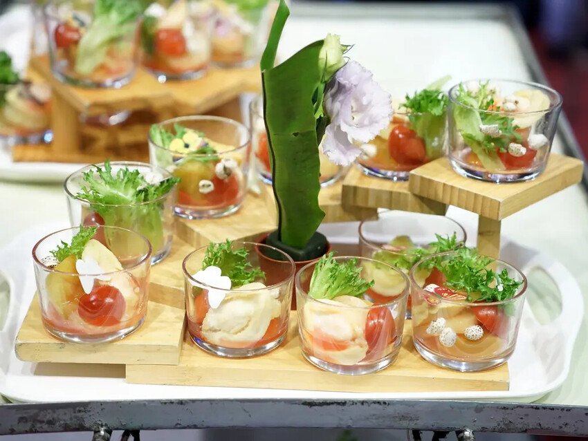 高雄尾牙分享│高雄展覽館辦桌盛宴│龍蝦禮物盒太吸睛│洪廚喜宴