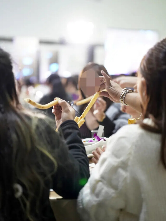 高雄尾牙分享│高雄展覽館辦桌盛宴│龍蝦禮物盒太吸睛│洪廚喜宴