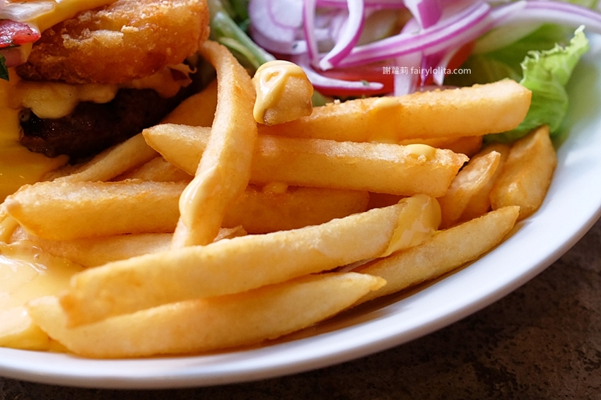 A.K.12 美式小館。大胃王一定要收藏！霸氣浮誇超狂大份量，超高CP值，營業時間人潮快擠爆！ @蹦啾♥謝蘿莉 La vie heureuse