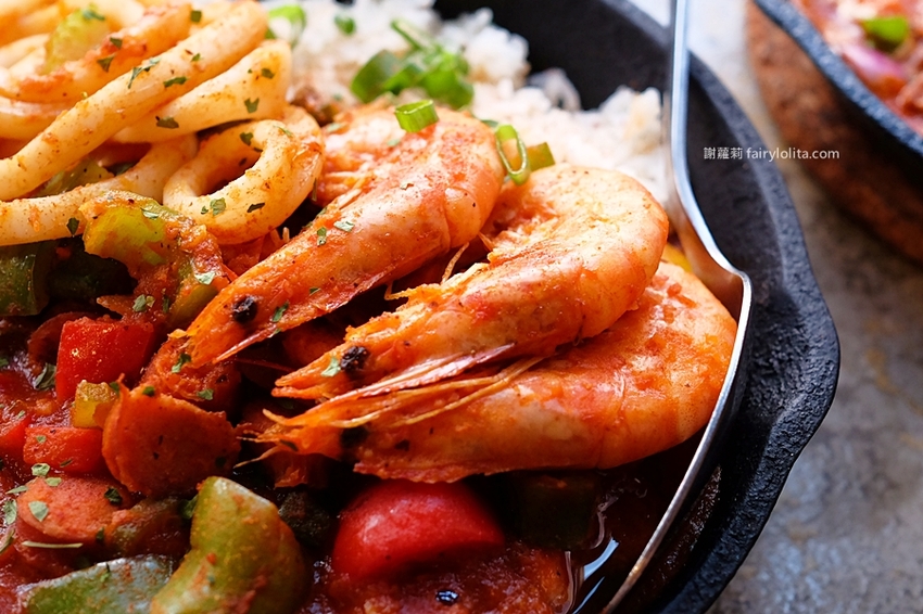 A.K.12 美式小館。大胃王一定要收藏！霸氣浮誇超狂大份量，超高CP值，營業時間人潮快擠爆！ @蹦啾♥謝蘿莉 La vie heureuse