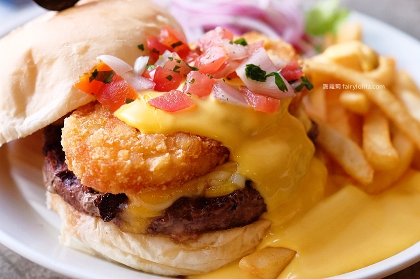 A.K.12 美式小館。大胃王一定要收藏！霸氣浮誇超狂大份量，超高CP值，營業時間人潮快擠爆！ @蹦啾♥謝蘿莉 La vie heureuse