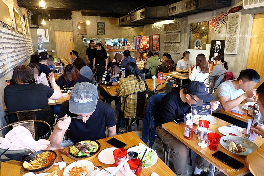 A.K.12 美式小館。大胃王一定要收藏！霸氣浮誇超狂大份量，超高CP值，營業時間人潮快擠爆！ @蹦啾♥謝蘿莉 La vie heureuse