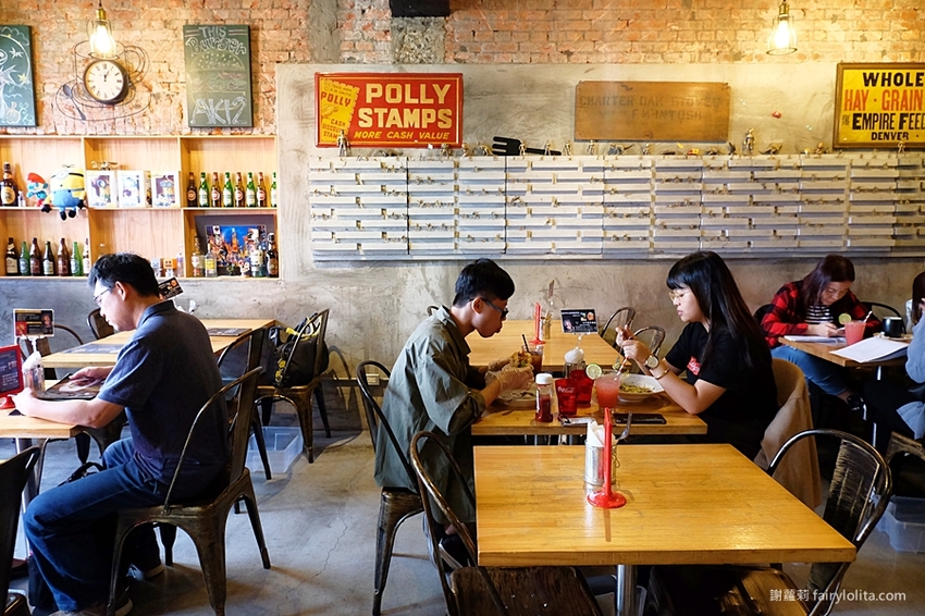 A.K.12 美式小館。大胃王一定要收藏！霸氣浮誇超狂大份量，超高CP值，營業時間人潮快擠爆！ @蹦啾♥謝蘿莉 La vie heureuse