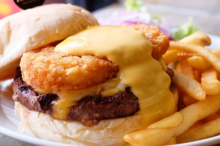 A.K.12 美式小館。大胃王一定要收藏！霸氣浮誇超狂大份量，超高CP值，營業時間人潮快擠爆！ @蹦啾♥謝蘿莉 La vie heureuse