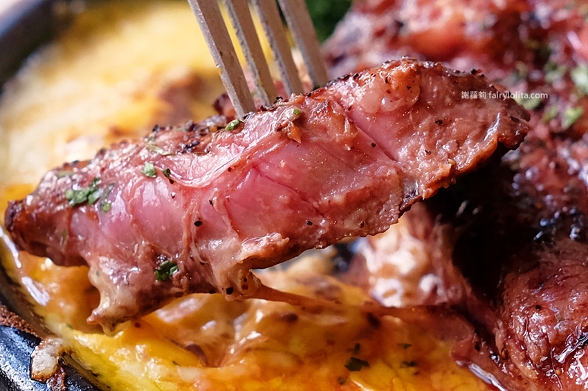 A.K.12 美式小館。大胃王一定要收藏！霸氣浮誇超狂大份量，超高CP值，營業時間人潮快擠爆！ @蹦啾♥謝蘿莉 La vie heureuse