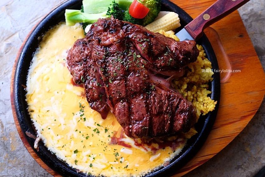 A.K.12 美式小館。大胃王一定要收藏！霸氣浮誇超狂大份量，超高CP值，營業時間人潮快擠爆！ @蹦啾♥謝蘿莉 La vie heureuse