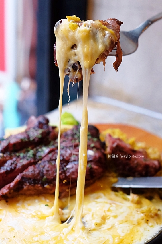 A.K.12 美式小館。大胃王一定要收藏！霸氣浮誇超狂大份量，超高CP值，營業時間人潮快擠爆！ @蹦啾♥謝蘿莉 La vie heureuse