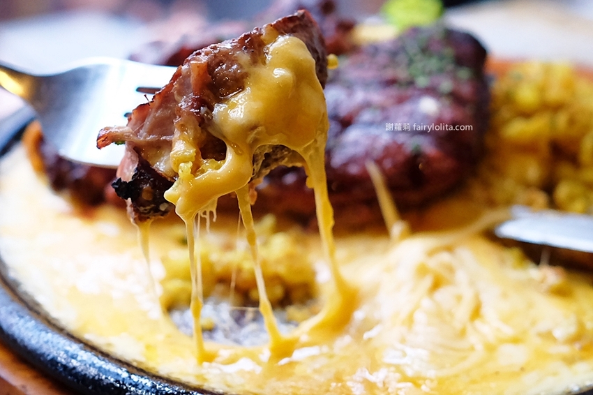 A.K.12 美式小館。大胃王一定要收藏！霸氣浮誇超狂大份量，超高CP值，營業時間人潮快擠爆！ @蹦啾♥謝蘿莉 La vie heureuse