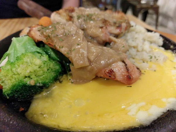 AK12美式小館:AK12美式小館-西門捷運站周邊的美式料理 聚餐約會的好選擇