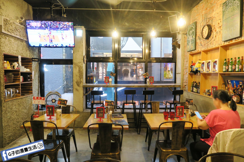 西門町.A.K.12 美式小館.佬墨的日出.美式漢堡.寵物友善餐廳