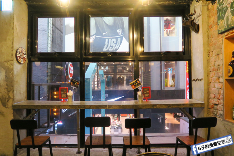 西門町.A.K.12 美式小館.佬墨的日出.美式漢堡.寵物友善餐廳