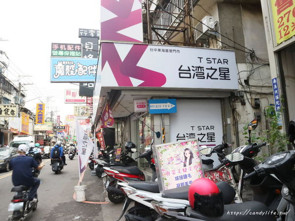 東海何媽媽冰店：台中美食│東海何媽媽冰店〃來東海必吃冰店！將冬季草莓與夏季芒果結合，蹦出新滋味～