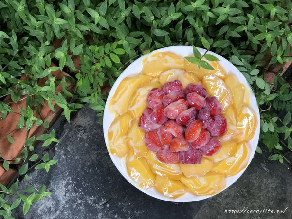 東海何媽媽冰店：台中美食│東海何媽媽冰店〃來東海必吃冰店！將冬季草莓與夏季芒果結合，蹦出新滋味～