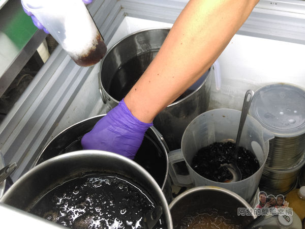 三角舖07-帶著手套