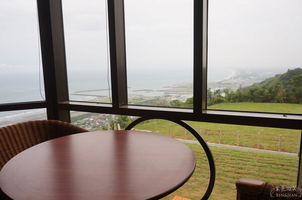 宜蘭縣頭城鎮金車伯朗咖啡城堡一館二館》頭城伯朗咖啡館,望烏石港龜山島.喝咖啡,城堡荷蘭風車超好拍