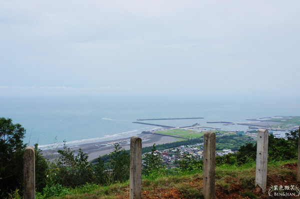 宜蘭縣頭城鎮金車伯朗咖啡城堡一館二館》頭城伯朗咖啡館,望烏石港龜山島.喝咖啡,城堡荷蘭風車超好拍