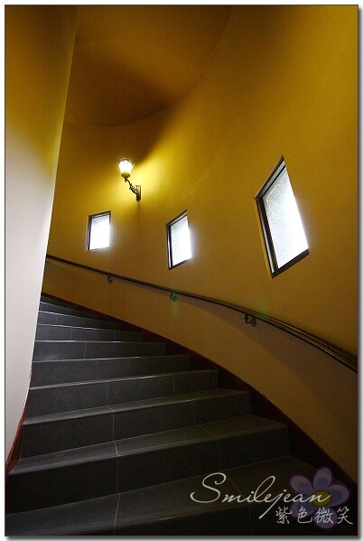 宜蘭縣頭城鎮金車伯朗咖啡城堡一館二館》頭城伯朗咖啡館,望烏石港龜山島.喝咖啡,城堡荷蘭風車超好拍