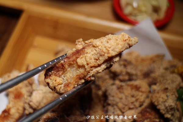 炸去啃(新北三重店):三重好吃炸雞/雞排/高雄人氣名店北上展店『炸去啃 職人炸物-三重店』在炸物店裡吃丼飯/烏龍麵/可外送/電話預訂取餐