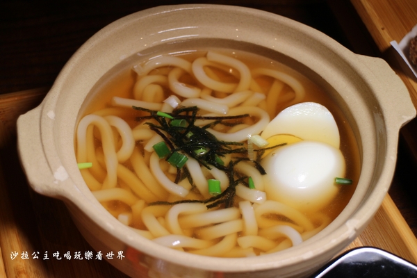 炸去啃(新北三重店):三重好吃炸雞/雞排/高雄人氣名店北上展店『炸去啃 職人炸物-三重店』在炸物店裡吃丼飯/烏龍麵/可外送/電話預訂取餐