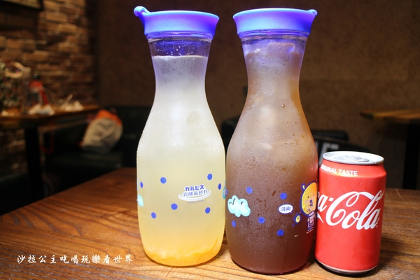 炸去啃(新北三重店):三重好吃炸雞/雞排/高雄人氣名店北上展店『炸去啃 職人炸物-三重店』在炸物店裡吃丼飯/烏龍麵/可外送/電話預訂取餐