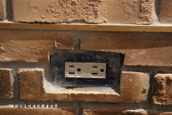 炸去啃(新北三重店):三重好吃炸雞/雞排/高雄人氣名店北上展店『炸去啃 職人炸物-三重店』在炸物店裡吃丼飯/烏龍麵/可外送/電話預訂取餐