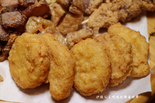 炸去啃(新北三重店):三重好吃炸雞/雞排/高雄人氣名店北上展店『炸去啃 職人炸物-三重店』在炸物店裡吃丼飯/烏龍麵/可外送/電話預訂取餐