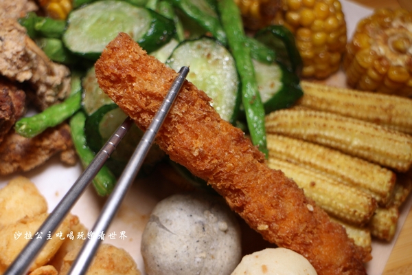 炸去啃(新北三重店):三重好吃炸雞/雞排/高雄人氣名店北上展店『炸去啃 職人炸物-三重店』在炸物店裡吃丼飯/烏龍麵/可外送/電話預訂取餐