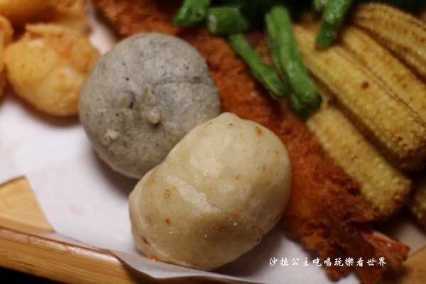 炸去啃(新北三重店):三重好吃炸雞/雞排/高雄人氣名店北上展店『炸去啃 職人炸物-三重店』在炸物店裡吃丼飯/烏龍麵/可外送/電話預訂取餐