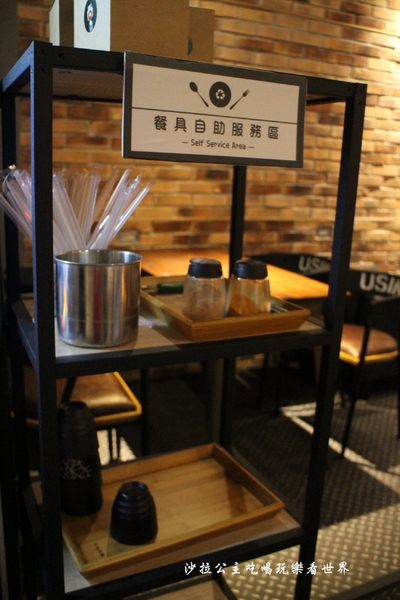 炸去啃(新北三重店):三重好吃炸雞/雞排/高雄人氣名店北上展店『炸去啃 職人炸物-三重店』在炸物店裡吃丼飯/烏龍麵/可外送/電話預訂取餐