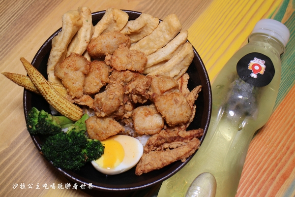 炸去啃(新北三重店):三重好吃炸雞/雞排/高雄人氣名店北上展店『炸去啃 職人炸物-三重店』在炸物店裡吃丼飯/烏龍麵/可外送/電話預訂取餐